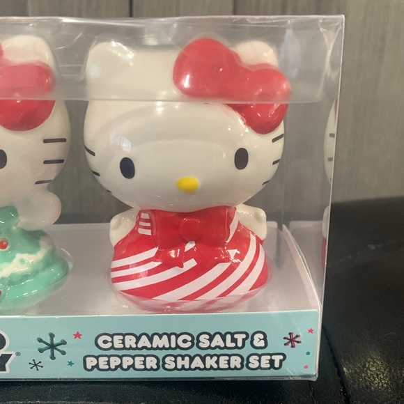 Holiday Hello Kitty Christmas Salt & Pepper Shaker Gift Set New In Box - Picture 3 of 10